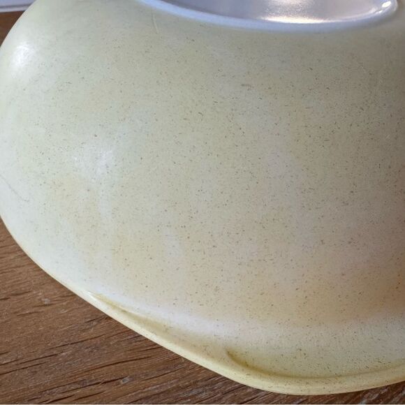 Vintage Pyrex 2 qt Desert Dawn Yellow Bowl - Picture 7 of 8
